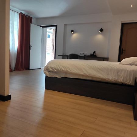 Modern'Hotel Валенсиен Екстериор снимка