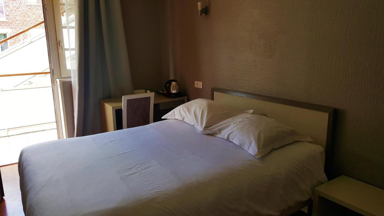 Modern'Hotel Валенсиен Екстериор снимка