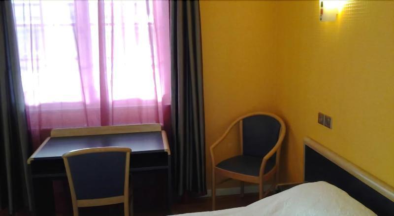Modern'Hotel Валенсиен Екстериор снимка