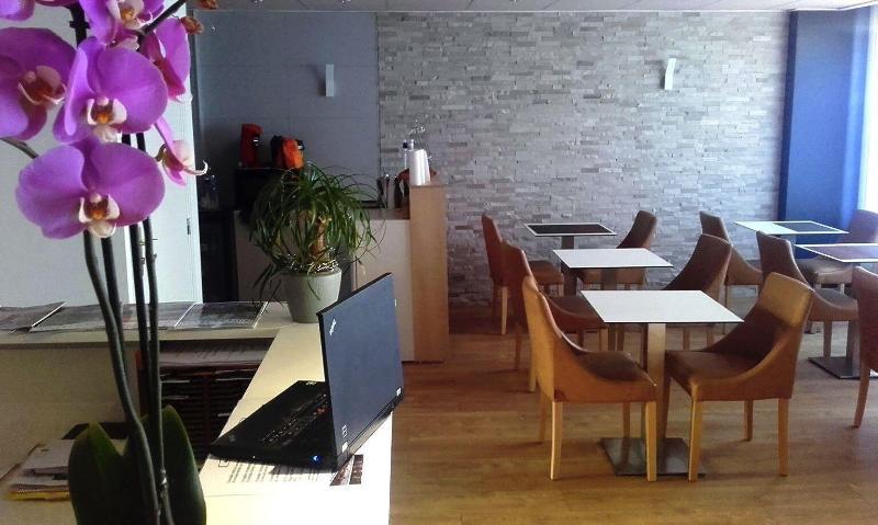 Modern'Hotel Валенсиен Екстериор снимка