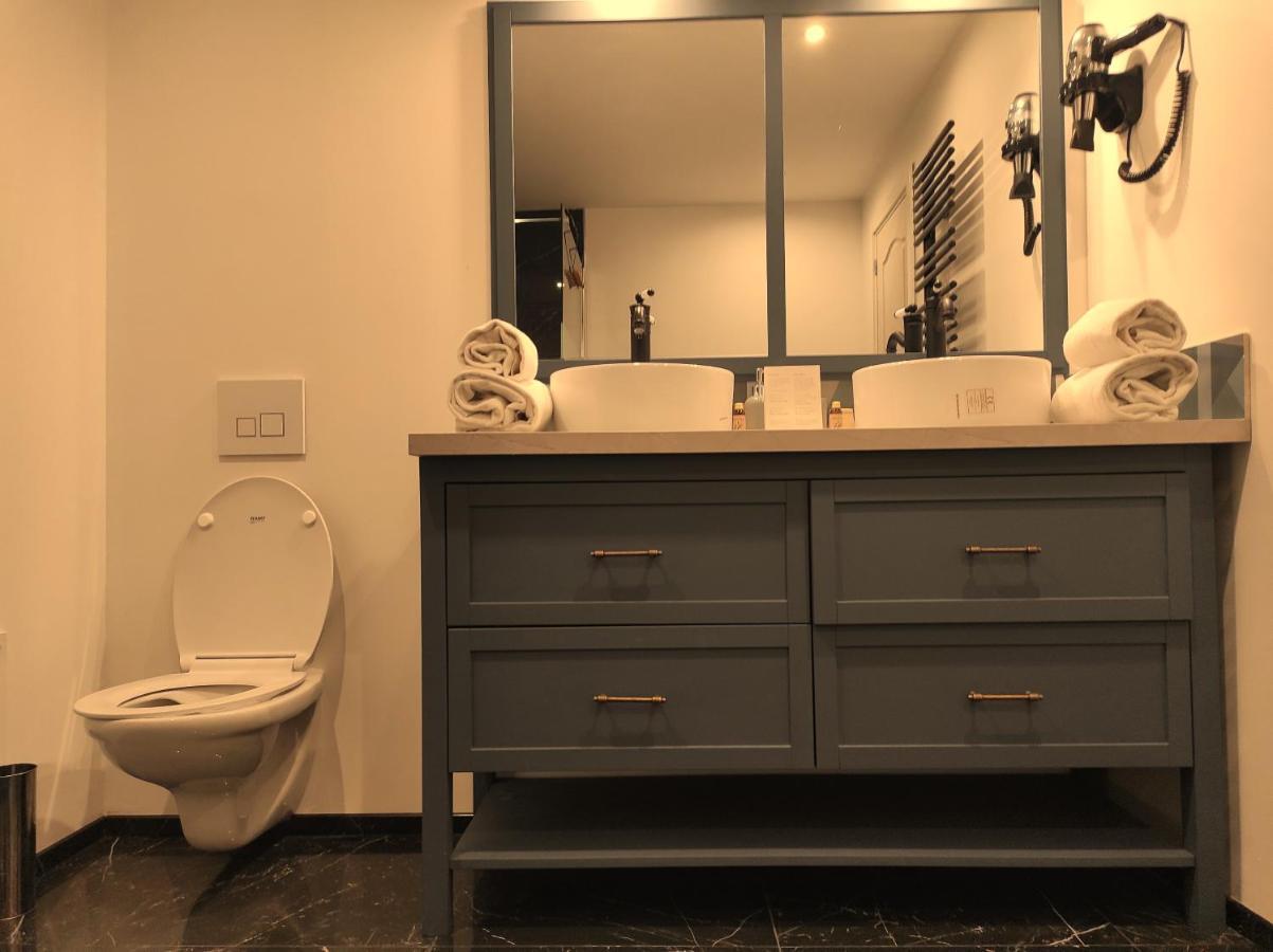 Modern'Hotel Валенсиен Екстериор снимка