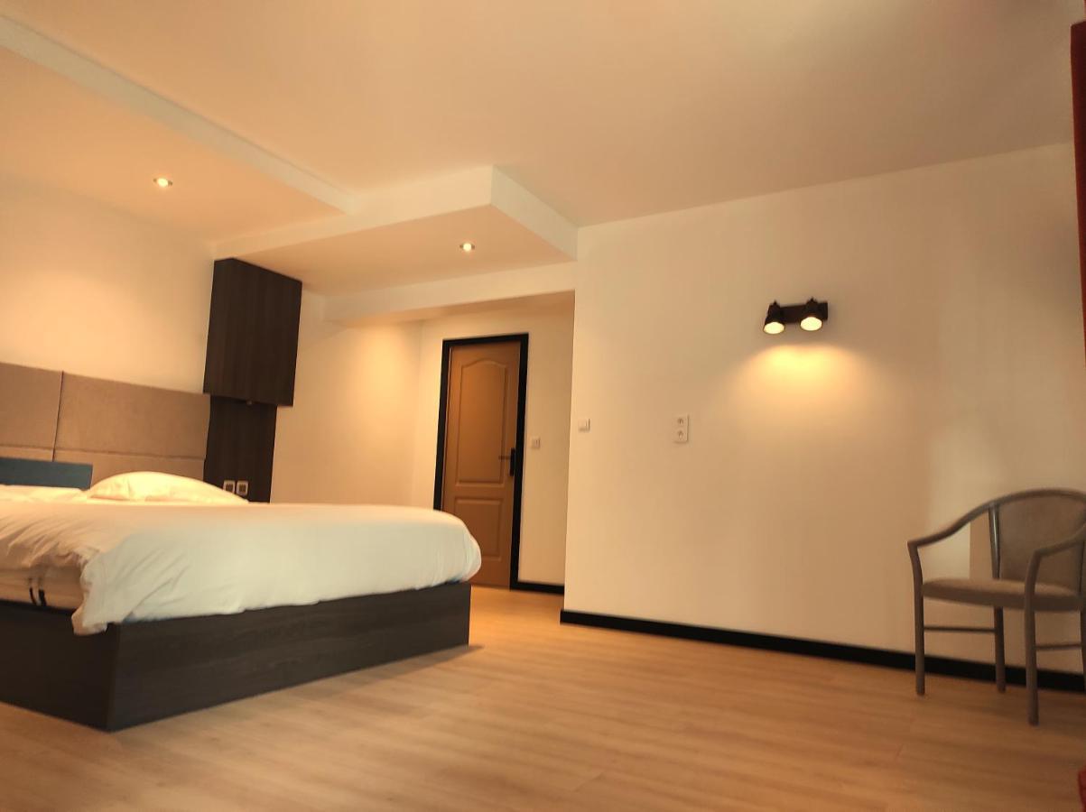 Modern'Hotel Валенсиен Екстериор снимка