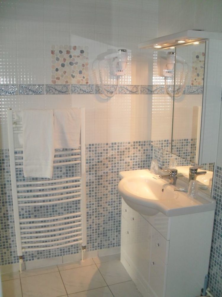 Modern'Hotel Валенсиен Екстериор снимка